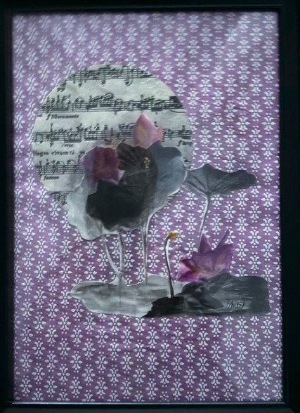 Collage fleur et partition, une oeuvre de Bee Pellerin.