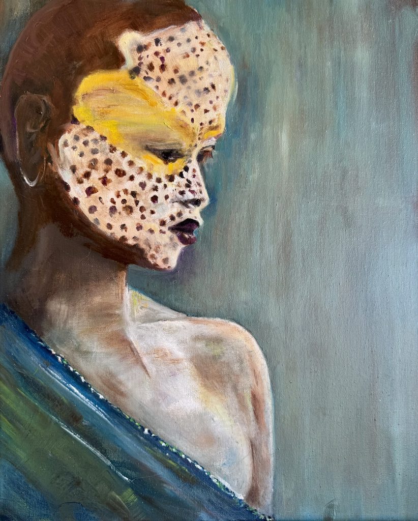 Femme Léopard et sa tunique bleue, une oeuvre de Bee Pellerin.